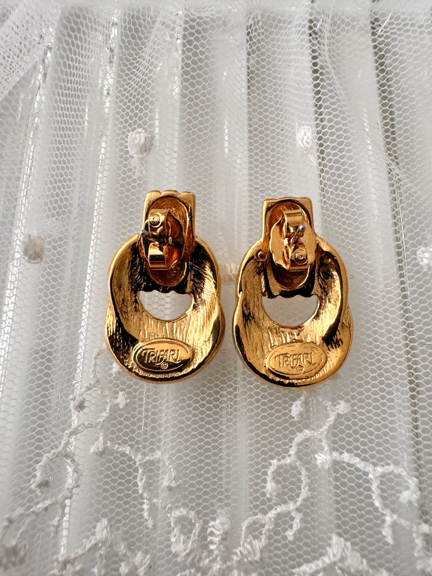 Vintage 1970/1980 White/Beige Signed Trifari Earrings