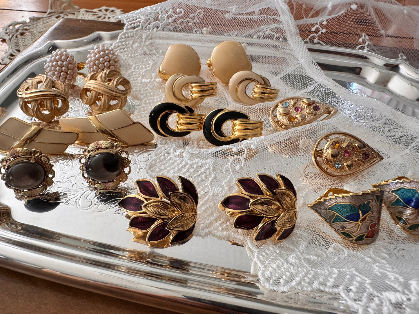 Vintage 1970 Signed Sarah Coventry Gold Tone Clip Earrings