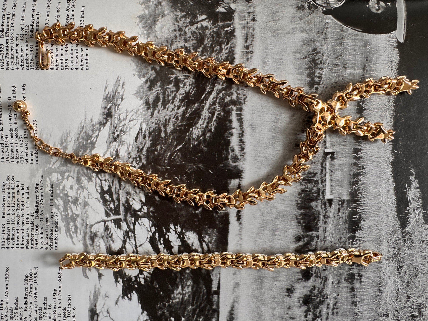 1970s/1980s Vintage Signed Trifari White Enamel Flower Necklace